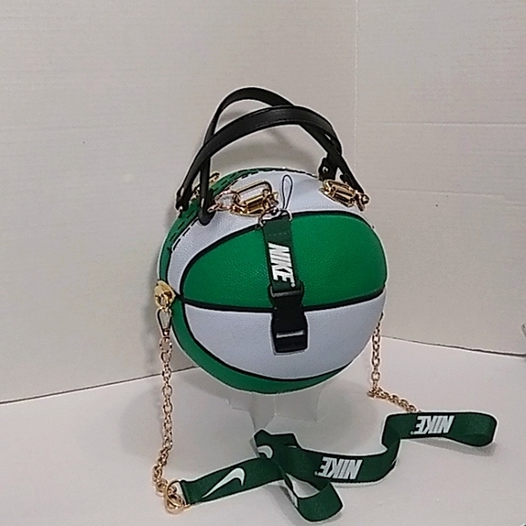 HANDMADE GREEN & WHITE Basketball Purse 🏀 - Picture 8 of 16